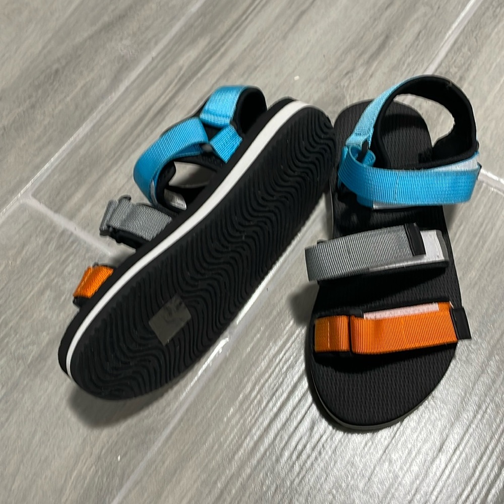 Boys 4 (36 euro) sandals